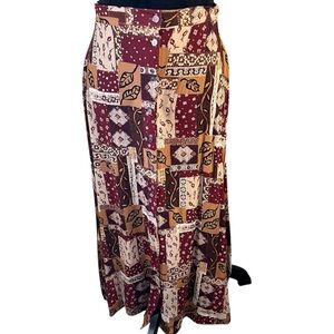 Woolwhich skirt in maroon, beige and brown. Size medium.